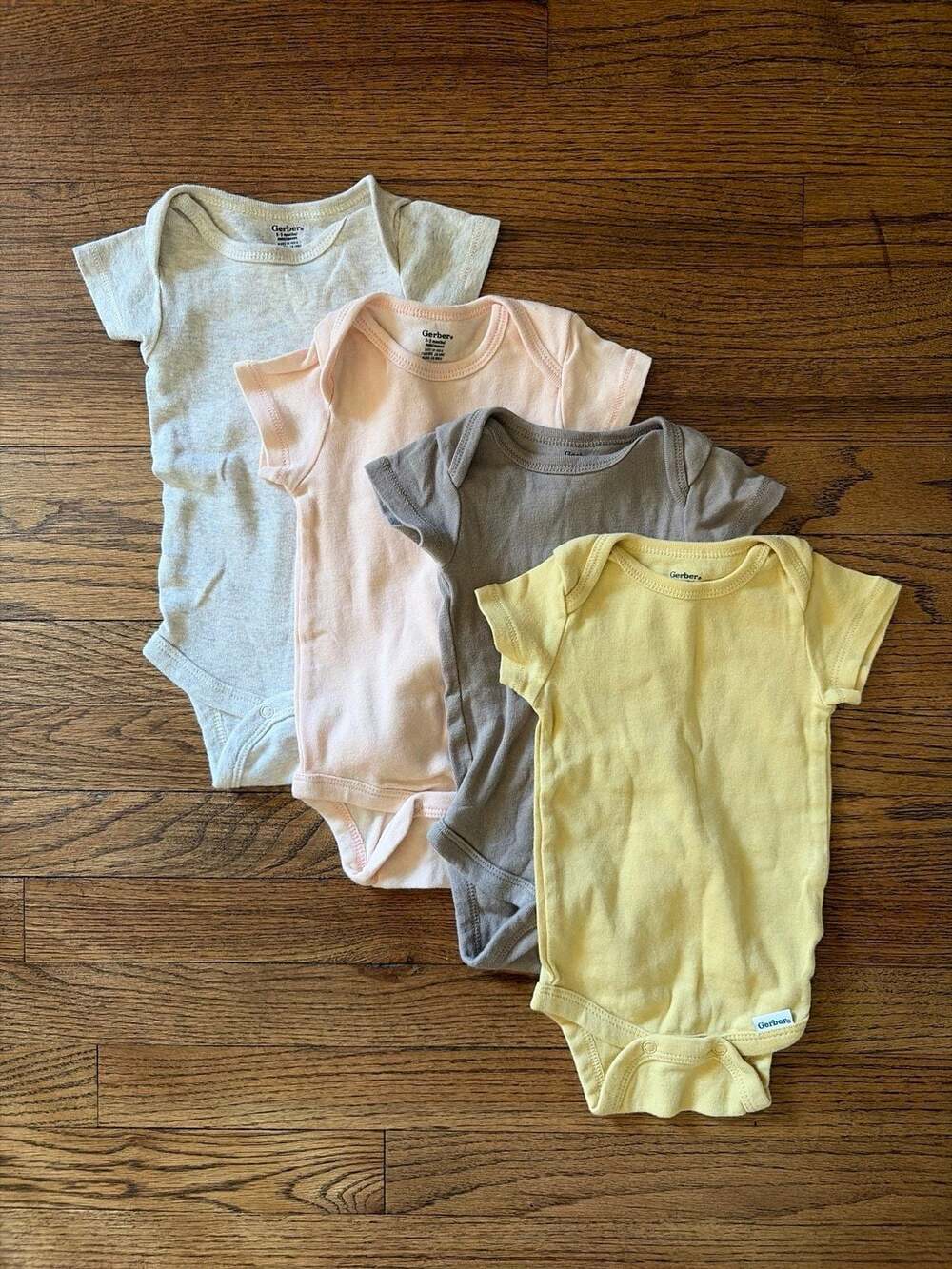Gerber 4-Piece Onesies Size 0-3 Month